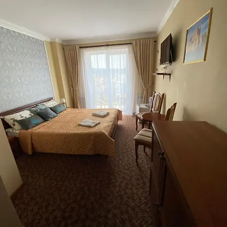 Three Korony Πανσιόν 3*